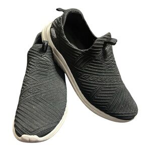 Women’s Skechers Stretch Fit Sneakers – Size 10